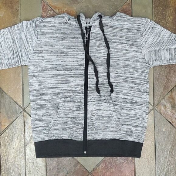Graphic 'Throw Shade' Hoodie. size small, new no tags. - Picture 6 of 8